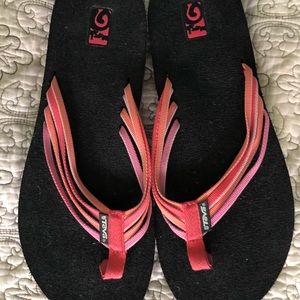 Teva flip flops size 9